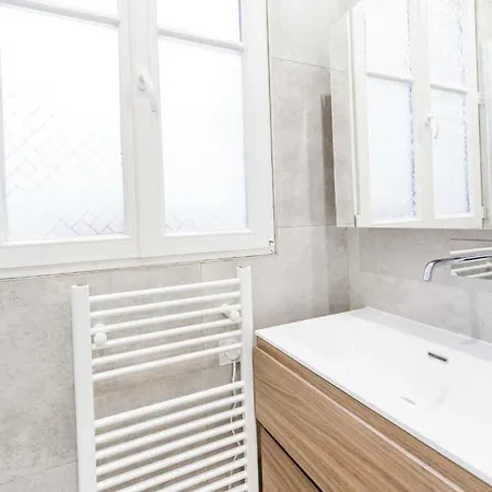 Charming Bright Apt In דירה פריז