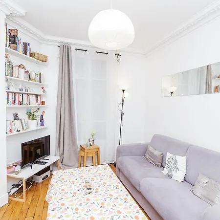 Charming Bright Apt In דירה